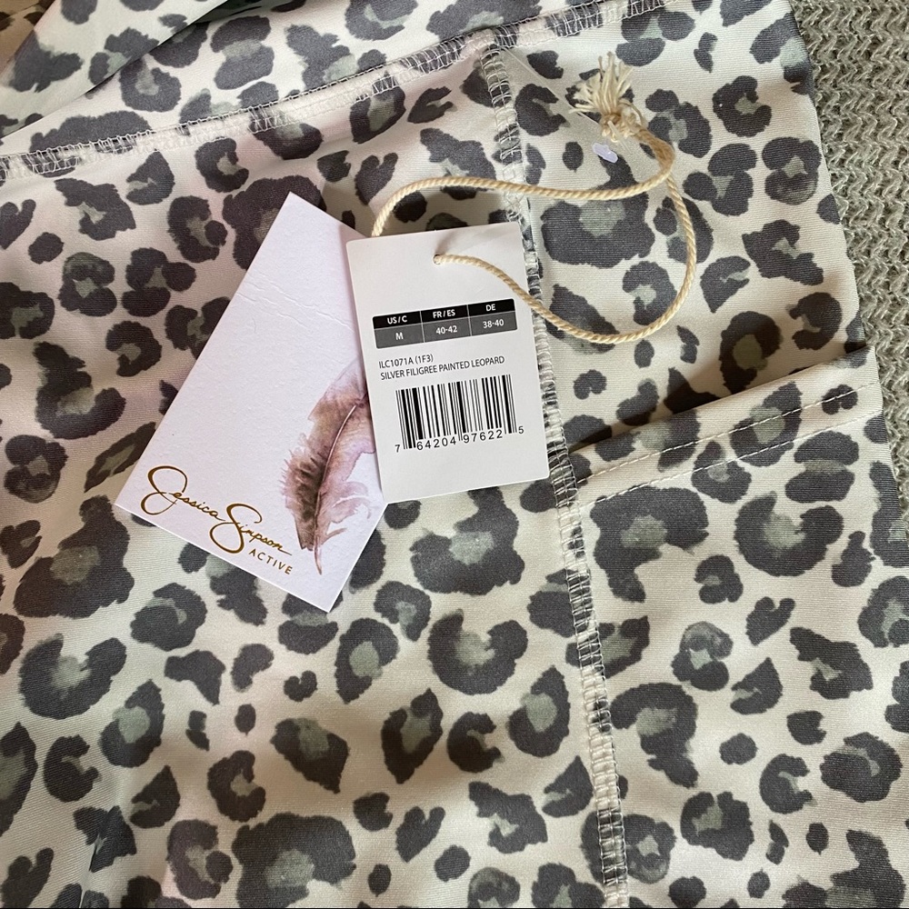 Jessica Simpson Movement Capri in Silver leopard - Picture 8 of 11